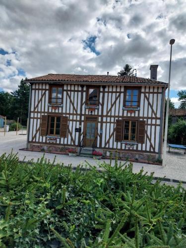 入口, Le Clos Saint Jacques in 蒙莫朗西博福爾