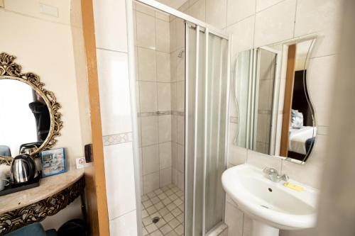 Ecotel OR Tambo Airport Room Type - Queen Room
