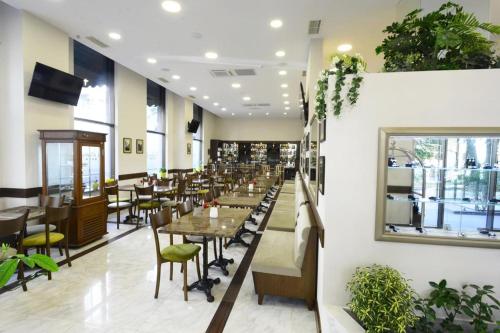 Restaurace, Apartment In The City Center Tbilisi in Tbilisi
