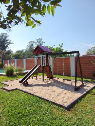 5 Huesped Casa Espaciosa Quincho Piscina Juegos in Ypacaraí
