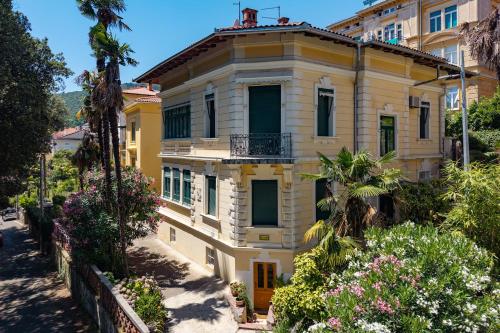 Sea and City Retreat Opatija - Happy Rentals - Apartment - Opatija