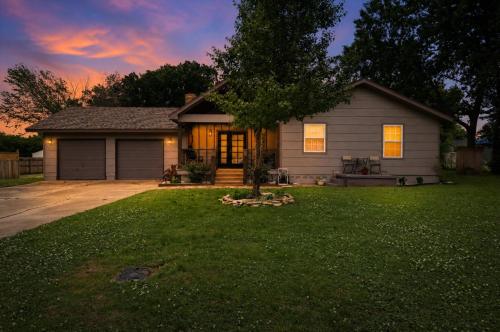 Modern Farmhouse 3BR Tulsa Oasis home – khách sạn tại Đông Nam Tulsa
