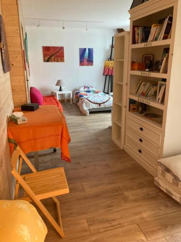 Studio à la Ferme (Studio a la Ferme) in Benarville