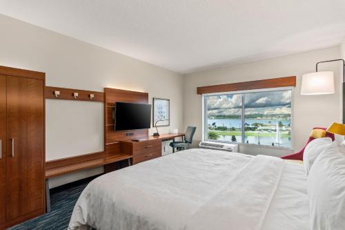 Holiday Inn Express & Suites Orlando- Lake Buena Vista, an IHG Hotel in Orlando, USA