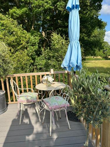 Elgars Luxury Shepherds Huts in Broadwas On Teme