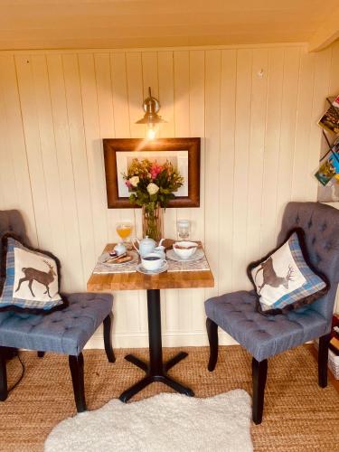 Elgars Luxury Shepherds Huts in Broadwas On Teme