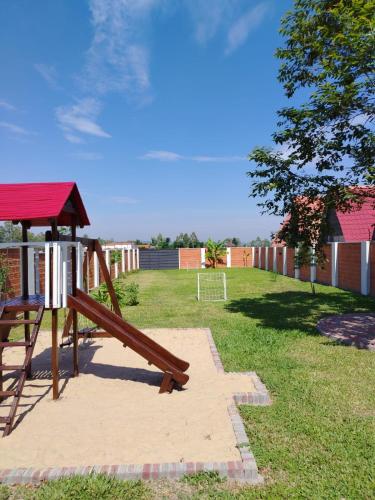 17 Huésped Casa Espaciosa Quincho Piscina Juegos "Minimo 2 noches" – khách sạn tại Ypacaraí