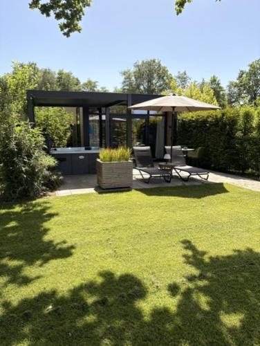  Wellnesslodge Specht jacuzzi and sauna and privacy in Dalerveen