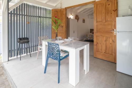 ระเบียง/ชานเรือน, Ti Papiyon - Bungalow cosy pour 2 in บัว โฌลอง