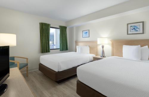 1 king bed, 2 double beds, 1 sofa bed