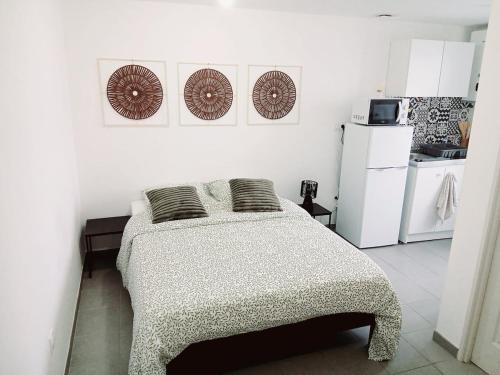 Maisonnette cosy avec extérieur - WiFi et Smart TV - Location saisonnière - Monéteau