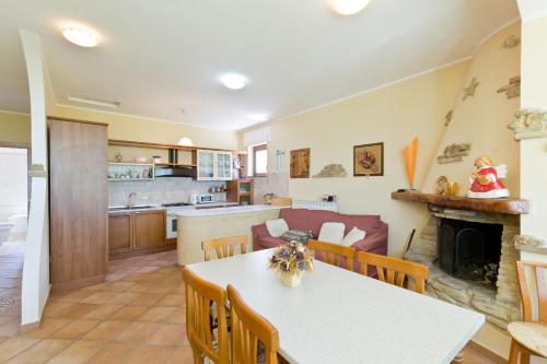 virtuve, Casale Rustico ColleBello in Castiglione Messer Raimondo