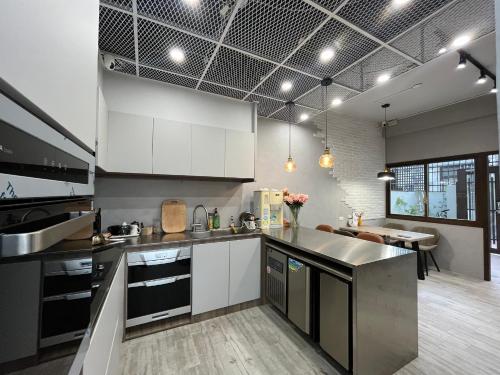 台南8-12人包棟 ,四人房 雙人房 ㄧ訂房後需聯繫轉帳 in Tainan