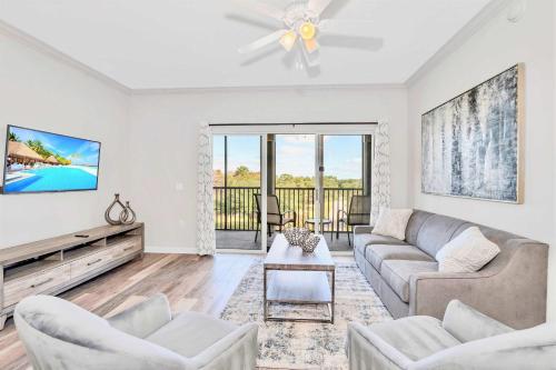 3BR Condo with Pool Hot Tub Games - Near Disney - Celebration, FL