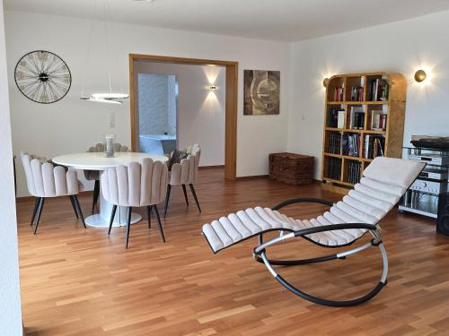 Exklusive Ferienwohnung Bad Salzschlirf - direkt am Waldrand - großer Garten kompett umzaunt - Hunde in Bad Salzschlirf