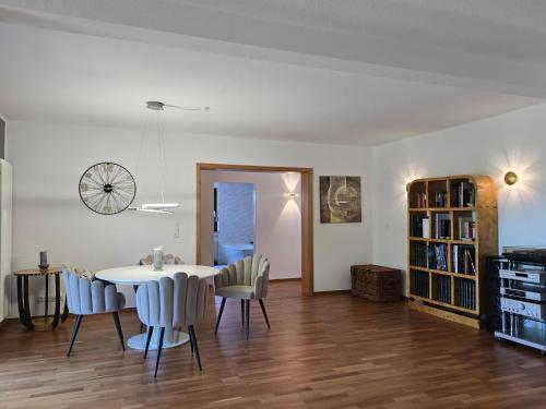 Exklusive Ferienwohnung Bad Salzschlirf - direkt am Waldrand - großer Garten kompett umzaunt - Hunde in Bad Salzschlirf