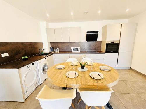Urban Serenity 2BR Flat with terrace and parking in Howald