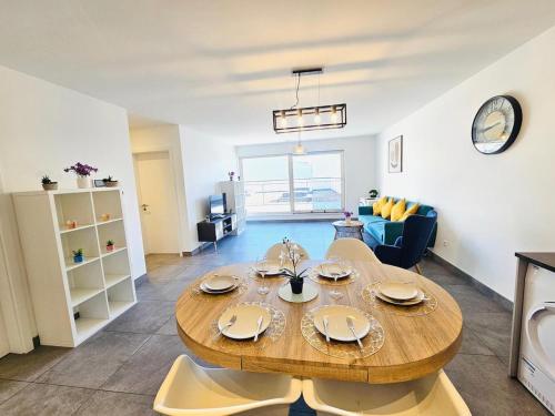 Urban Serenity 2BR Flat with terrace and parking in Howald