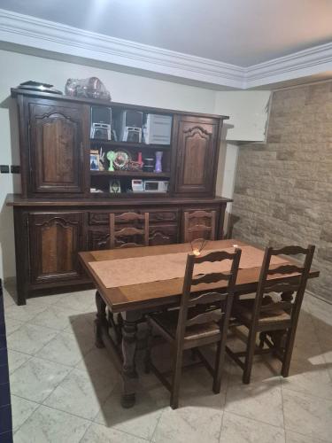Villa apartment with terrace garden and pool in 梅克内斯