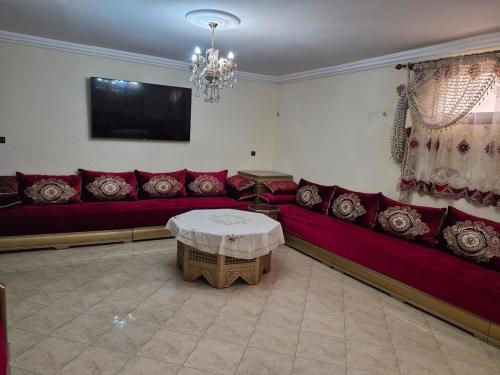 Villa apartment with terrace garden and pool in 梅克内斯