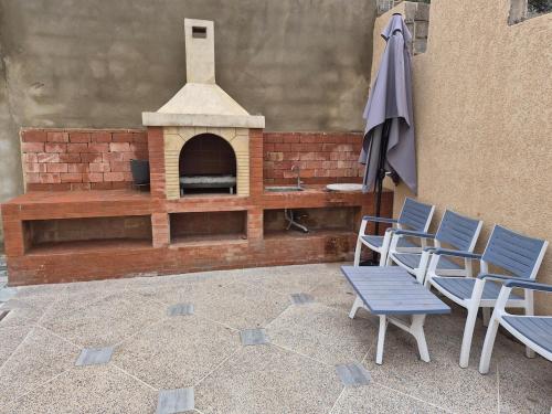 Villa apartment with terrace garden and pool in 梅克内斯