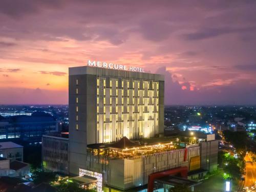 Exterior view, Mercure Solo near Balekambang Park