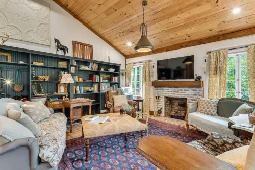 Pet-Friendly Charmer w/ Patios & Garden in Tryon! in Traiona (NC)