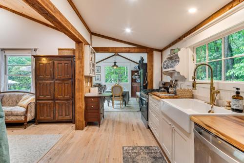 Pet-Friendly Charmer w/ Patios & Garden in Tryon! in Traiona (NC)
