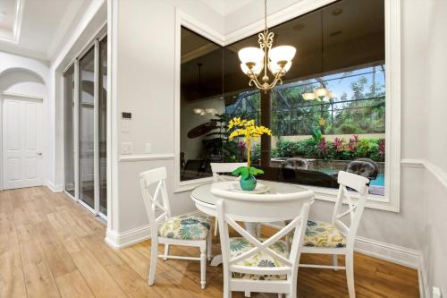 Gorgeous luxury home w private pool & outdoor space in Lely Resort