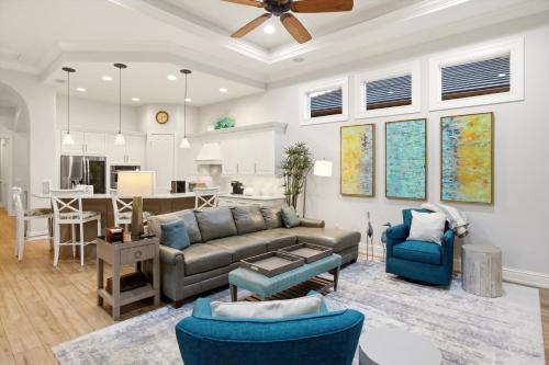 Gorgeous luxury home w private pool & outdoor space in Lely Resort