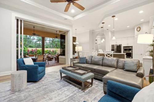 Gorgeous luxury home w private pool & outdoor space in Lely Resort