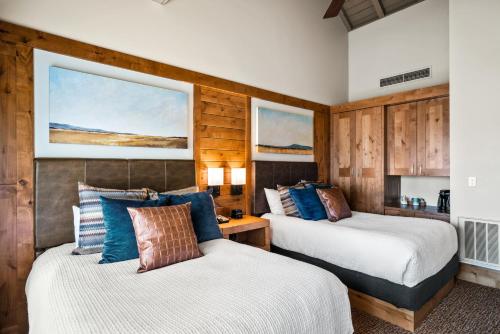 2 double beds