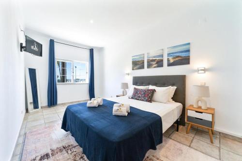 1 double bed, 2 twin beds