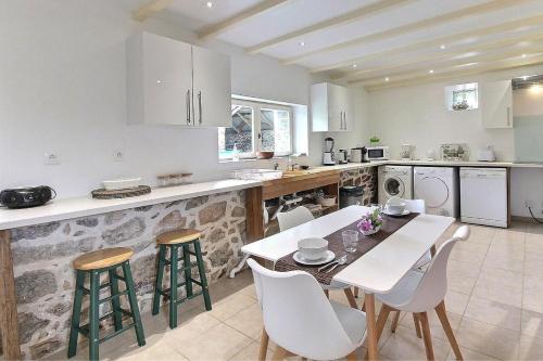 Cottage - Sleeps 4 with Log Burner & Pet Friendly in Kerien