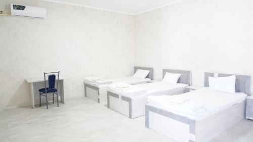 Sharq Hotel in Nurota