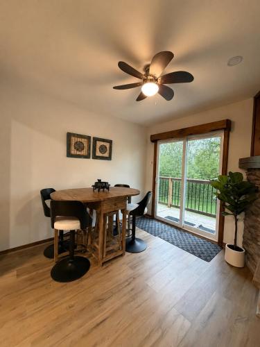 Cheerful 4-bedroom cottage in nature setting in Port Severn (ON)
