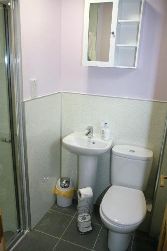 Glenlochy Nevis Bridge Apartments - image 2