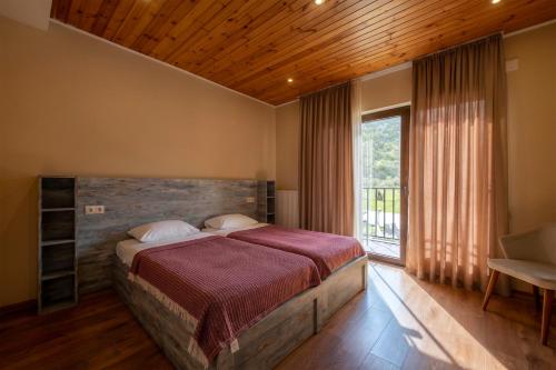2 twin beds