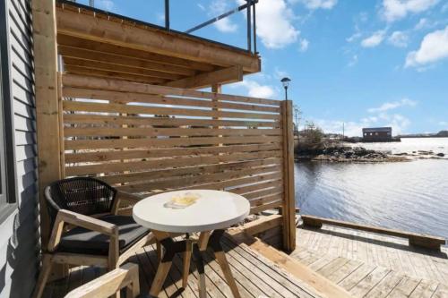 Private Oceanfront Suite Hot Tub & Fireplace in Lunenburg (NS)