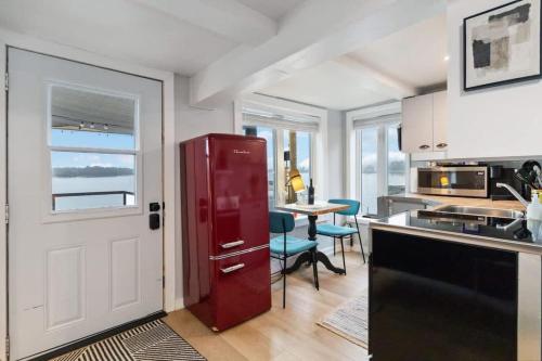 Private Oceanfront Suite Hot Tub & Fireplace in Lunenburg (NS)