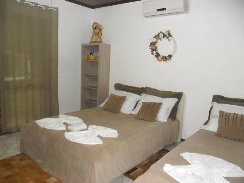 2 bedrooms, 4 beds