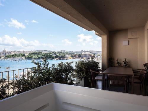 Luxury Seafront Hot Tub Sauna & Concierge – khách sạn tại Il Gzira