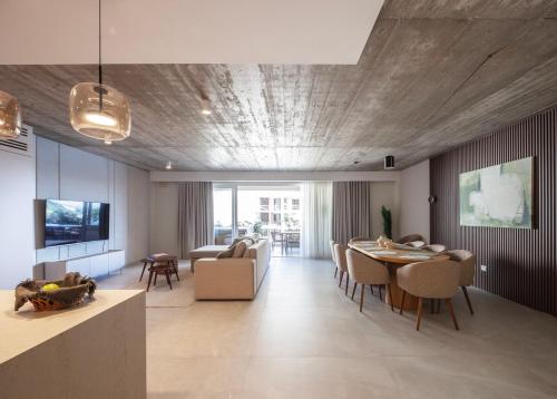 Luxury Seafront Hot Tub Sauna & Concierge in Іл-Гзіра