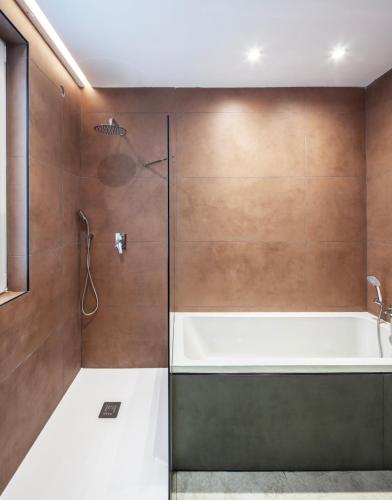 Luxury Seafront Hot Tub Sauna & Concierge in Іл-Гзіра