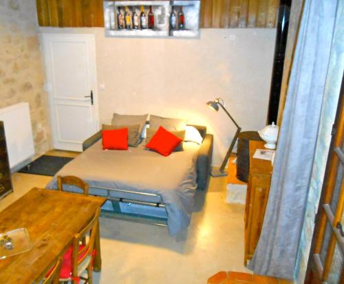 1 queen bed, 1 double bed