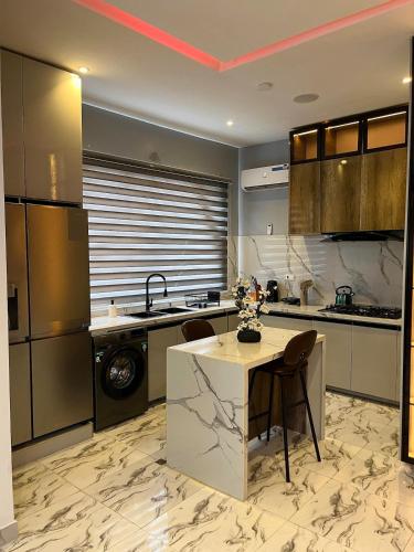 Luxury 2 Bedroom Penthouse Apartment with Free WiFi & 24hrs Electricity - image 4