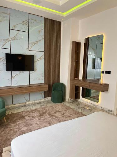 Luxury 2 Bedroom Penthouse Apartment with Free WiFi & 24hrs Electricity - image 3