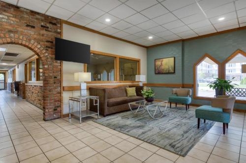 Best Western Woodhaven Inn in Woodhaven, USA