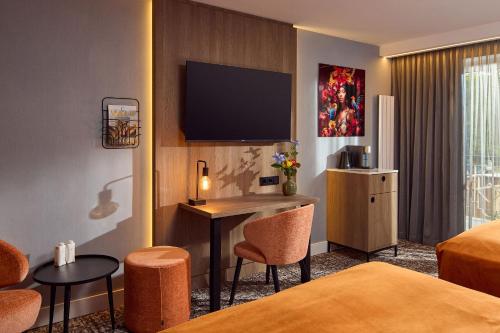 room detail thumbnail 1