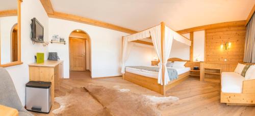 Double Room with Four Poster Bed